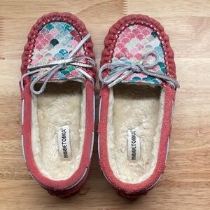 Minnetonka Kids' Multicolor Slippers with Pink and Silver
